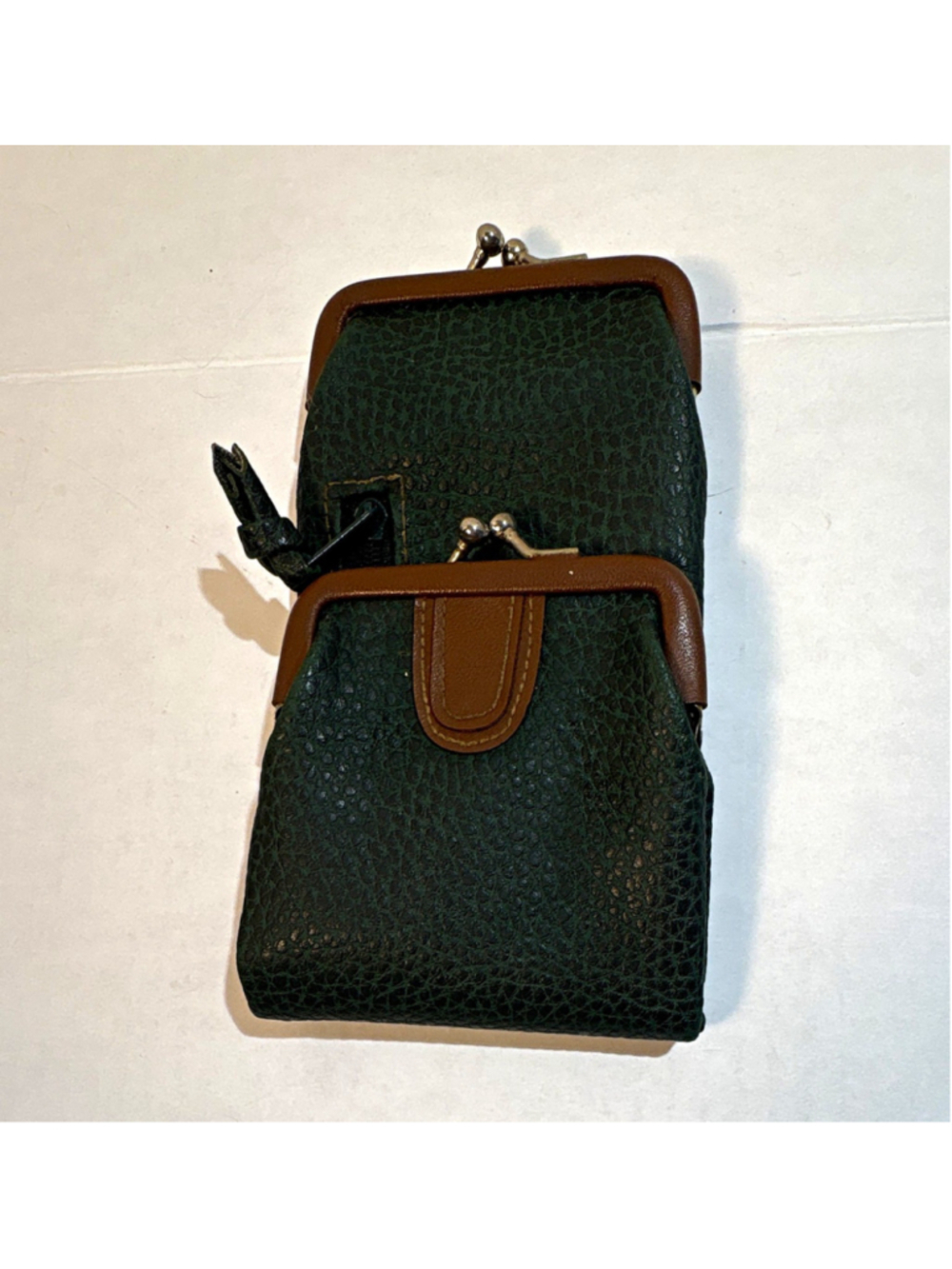 Vtg AAi Genuine Pebble Leather Double Kiss Lock Cigarettes Coin purse, green ￼￼